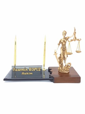 VIP Adalet Heykelli Kristal Masa İsimliği