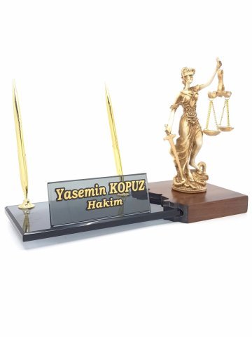 Hakime ve Savcıya Ahşap Kristal Masa İsimliği