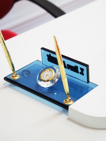 Beyaz Oval Ahşap & Mavi Kristal Masa İsimliği l Dsn-108