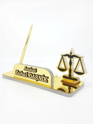 Terazili Avukat Masa İsimliği