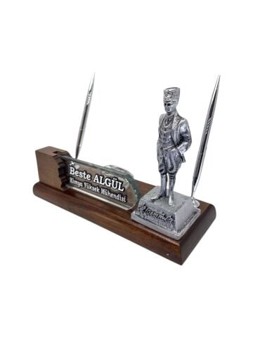 Atatürk Heykelli Masa İsimliği